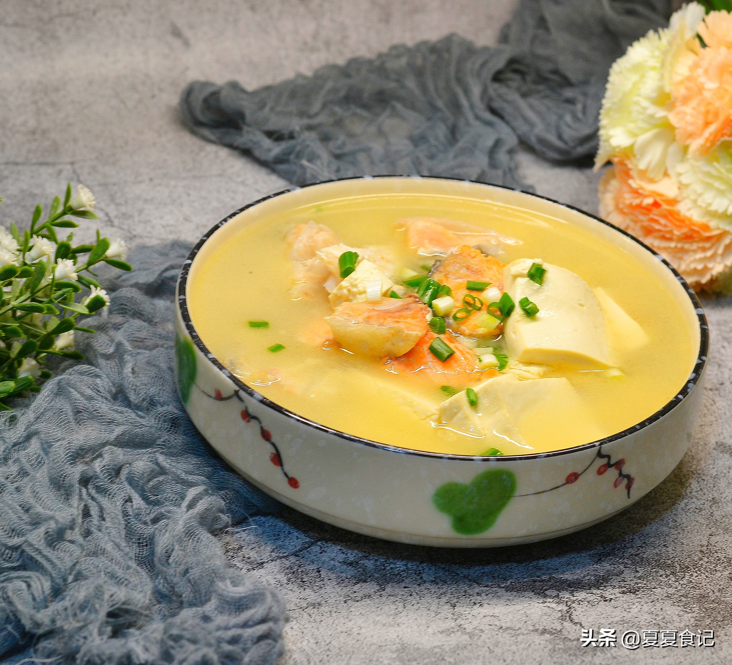 三文鱼头煮汤怎么做汤好喝,简易又美味的三文鱼头汤做法