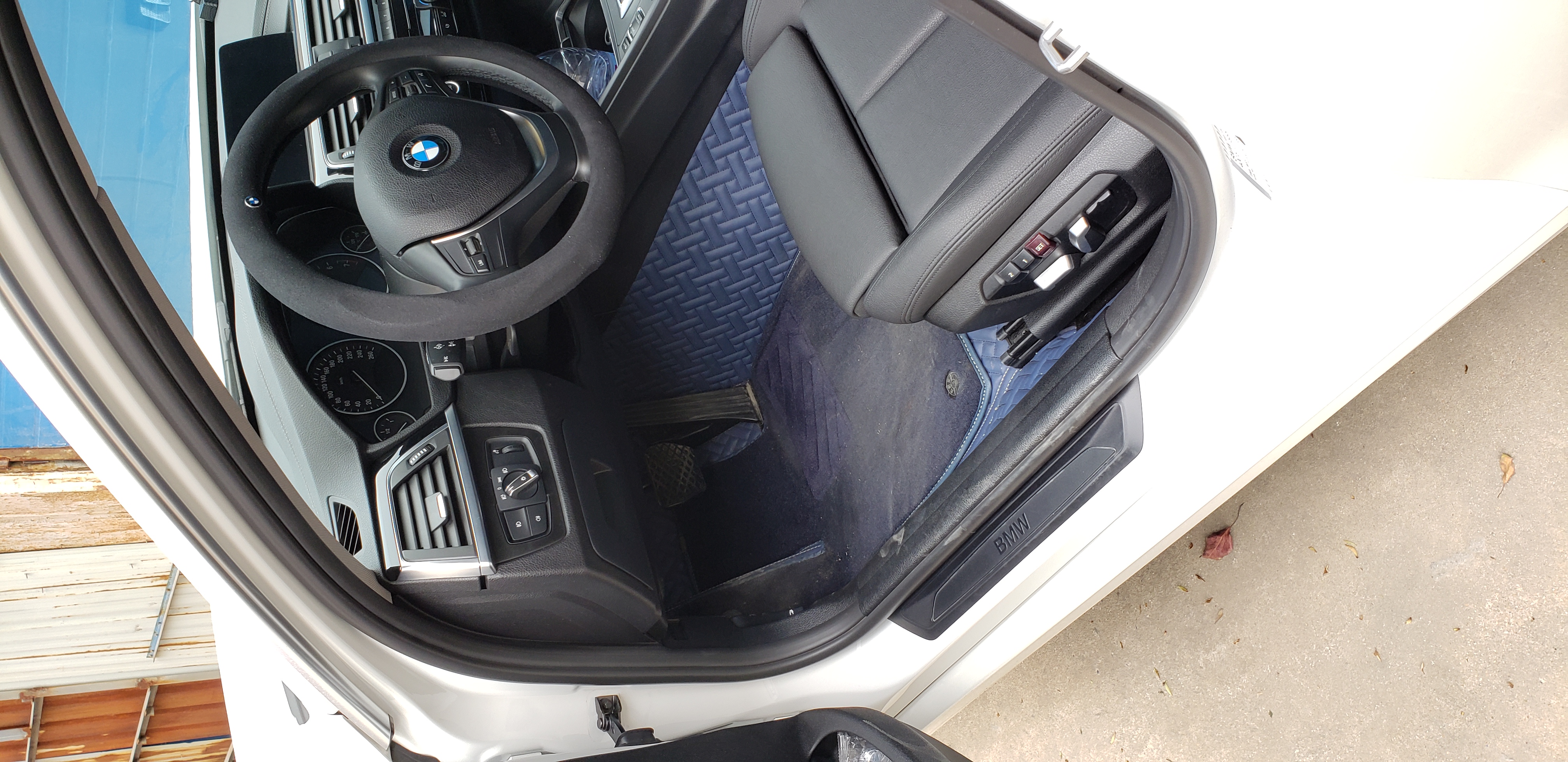 宝马318i跟宝马318li有什么区别,三缸宝马318li百公里加速实测