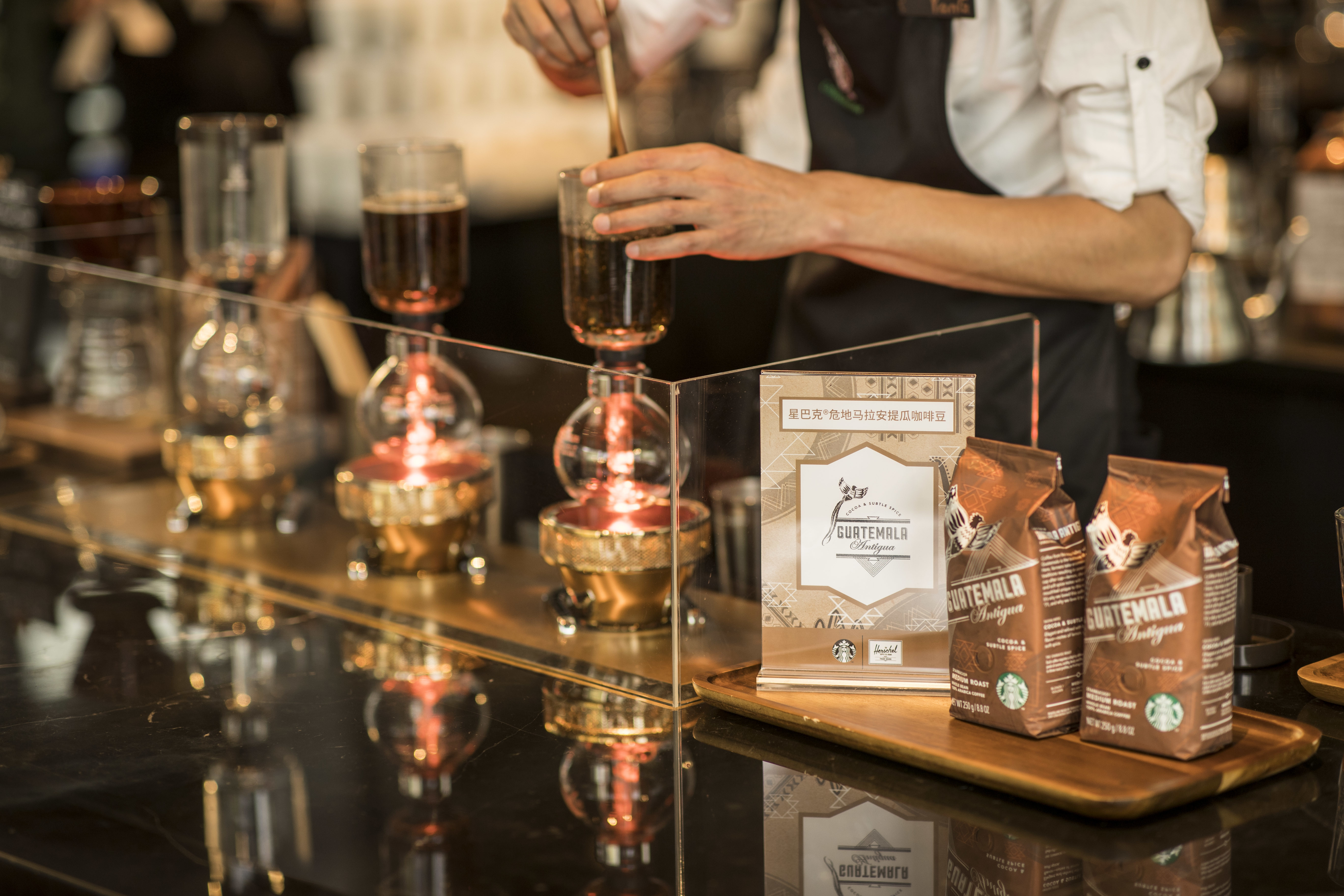 Herschel Supply 携手星巴克中国呈献冬季特别合作系列