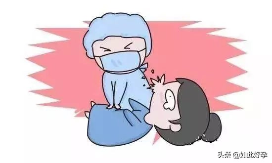 产妇顺产抱孩子出来了,产妇刚生完孩子遇男医生检查