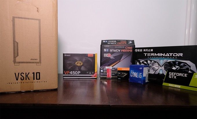 我给我老婆配了一台他们单位最好的电脑，让她再也没有理由划水