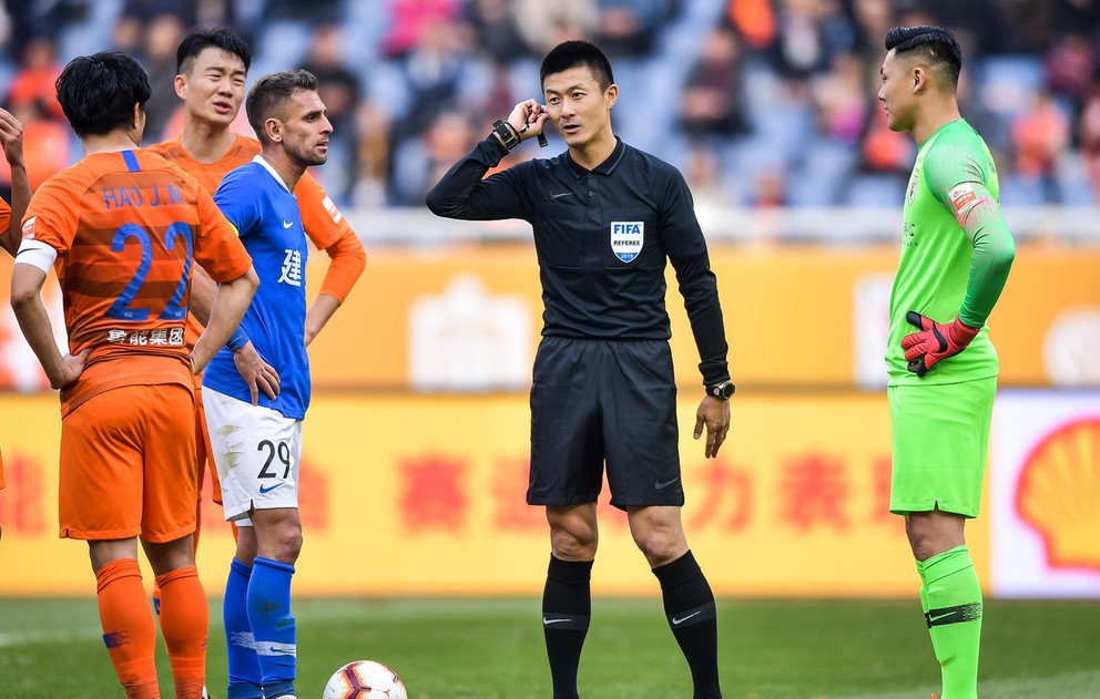 足协对傅明黑哨最新报道,傅明亚冠资格赛争议判罚回应