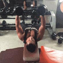 如何练出又宽又大的胸肌,没器械练下胸肌最好的6个动作