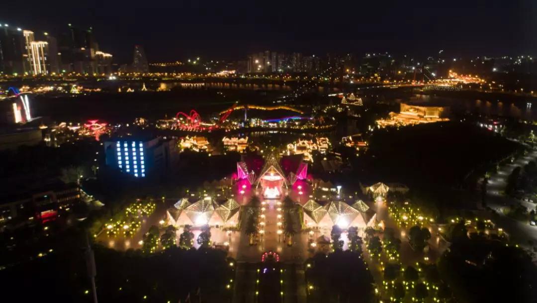 南宁上空无人机表演,南宁无人机表演灯光秀直播