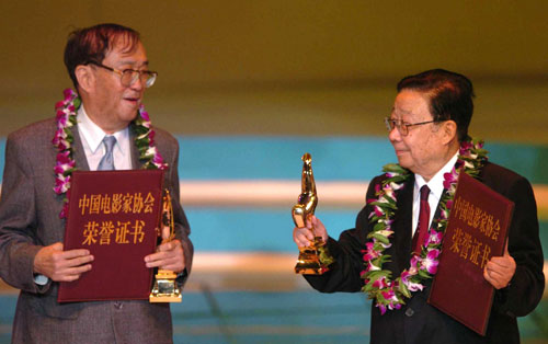 刘晓庆姜文谢晋照片,谢晋去世明星落泪