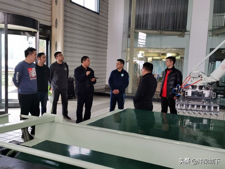 “五个重大”实践锻炼先锋足球队与欧帕集团足球队开展足球友谊赛