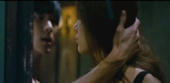 接吻的艺术！熟练五个简单的接吻大秘密，给她一个性感热情的吻