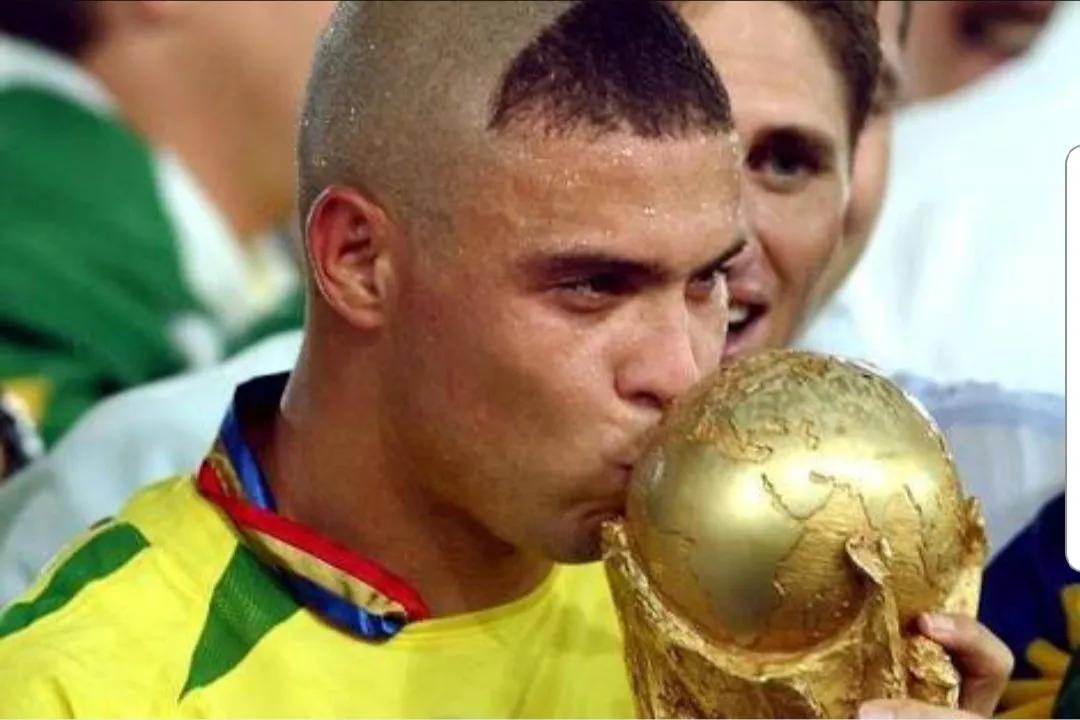 足球队员最帅的发型,足球运动员都留什么发型