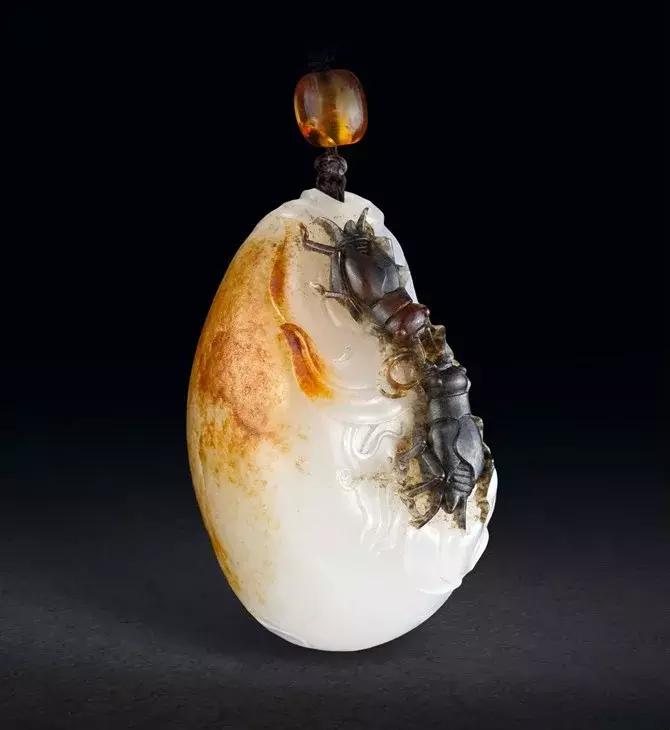 俏色羊脂美玉，美皮玉雕更美