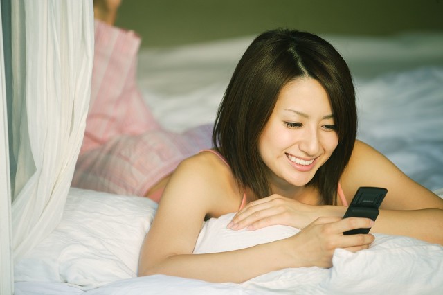 网上如何聊天不尴尬,如何跟女生聊天有话题不尴尬