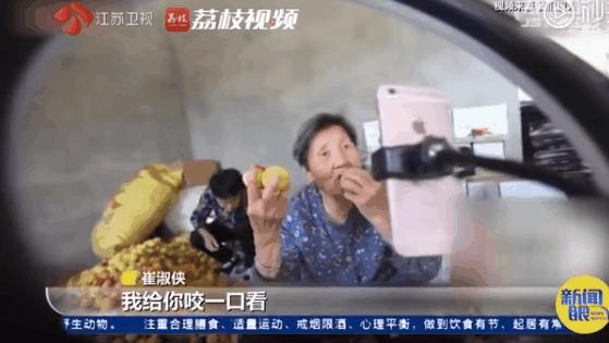 摆摊女孩月入9w,女孩摆摊赚9000元