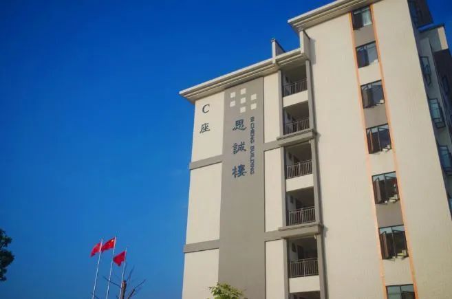 高职高考广东岭南职业技术学院,广东岭南职业技术学院高职宿舍