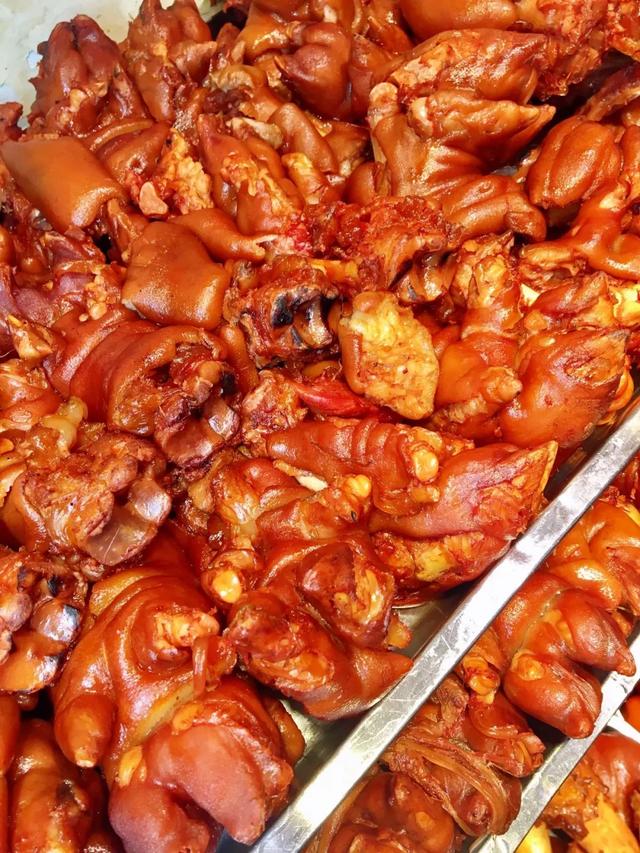 长春第一熏酱猪手,长春第一神店熏酱工厂