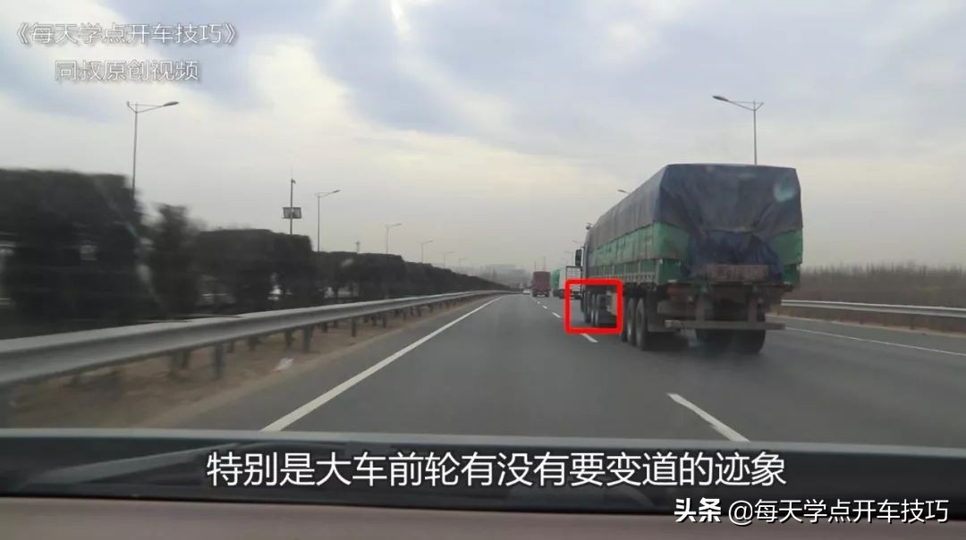 高速开车变道技巧新手必看,高速公路短距离超车变道怎么操作