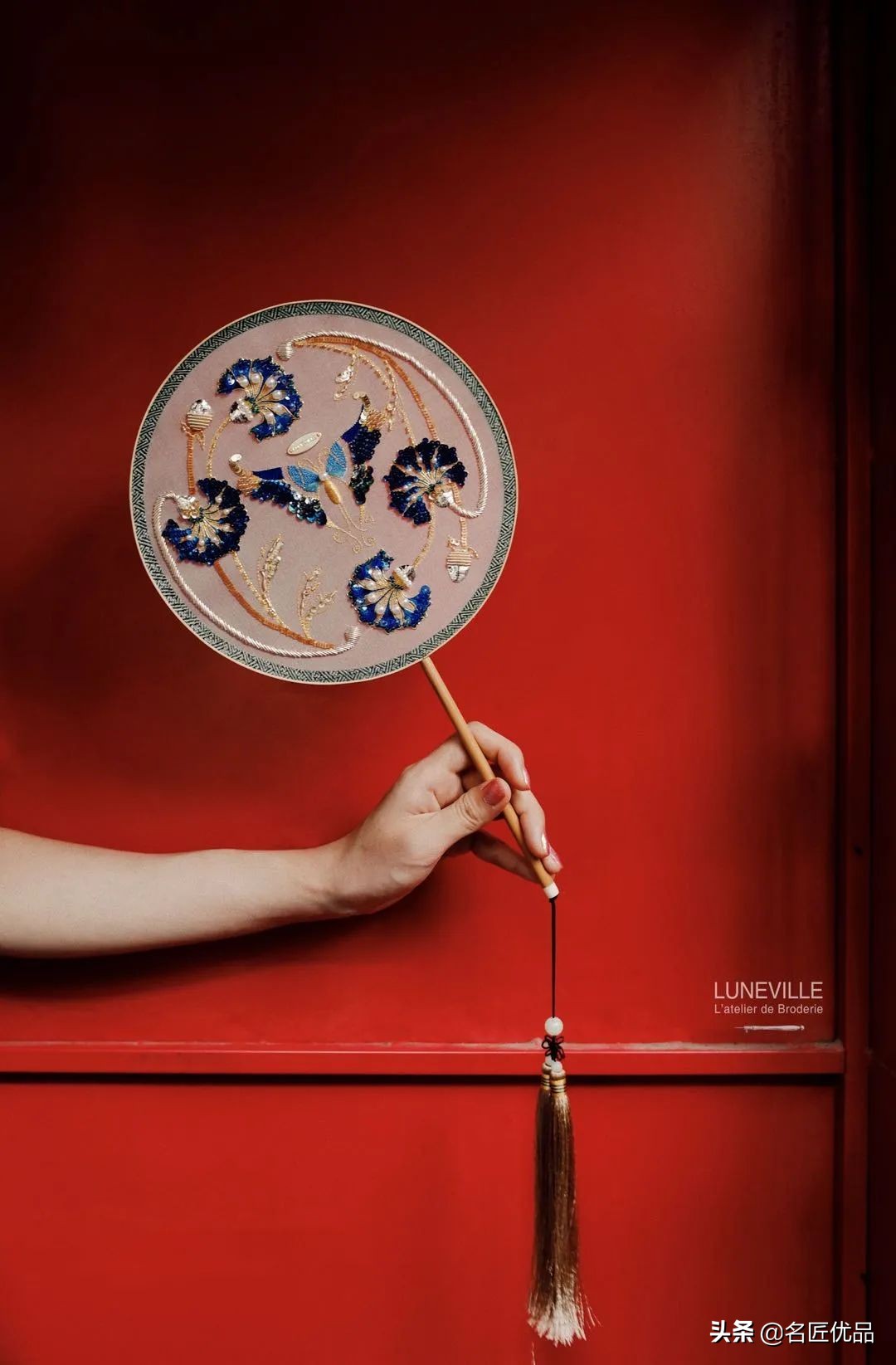 美到窒息！80后姑娘巧手征服刺绣界：奔驰，Prada争相和她合作