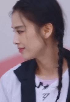 家底吓人！这位姐姐戴的手串，果然不简单