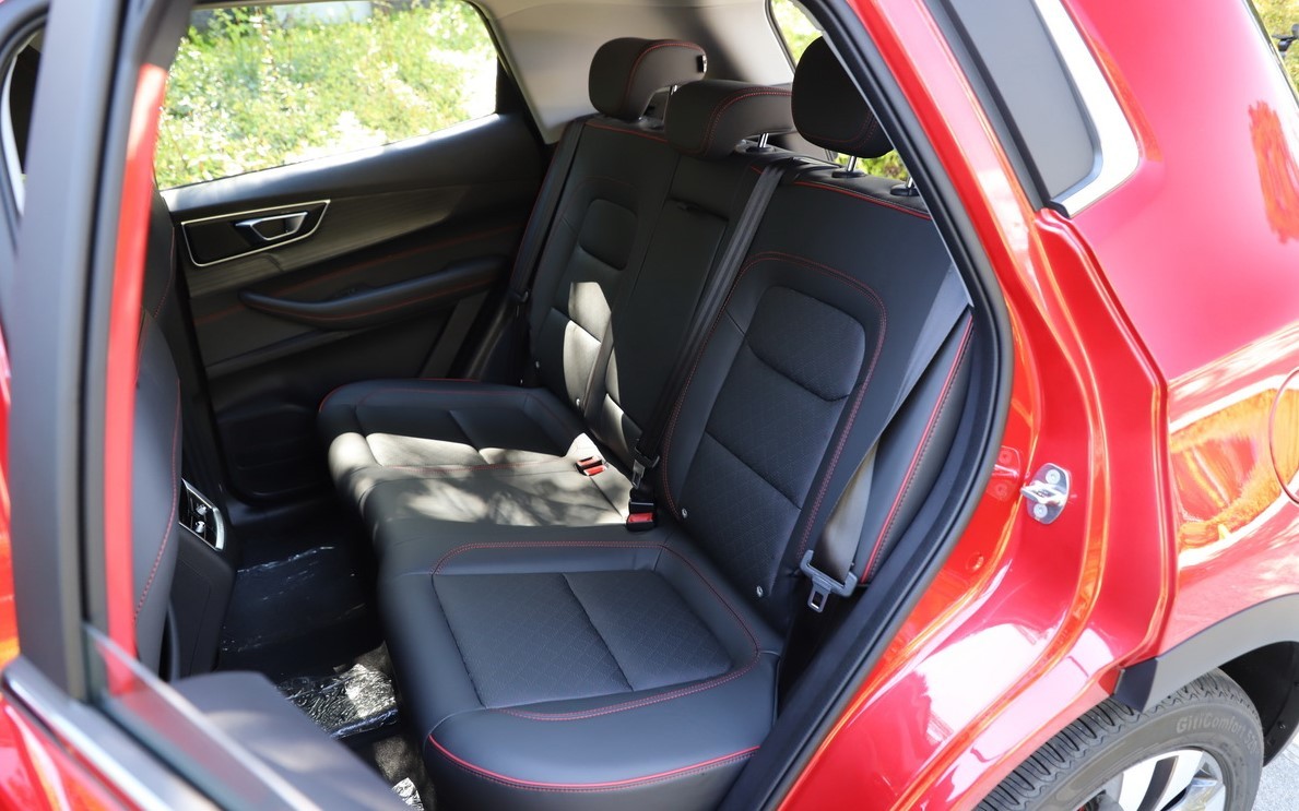 瑞虎5x跟新宝骏rs3哪个好,瑞虎5x与新宝骏rs3