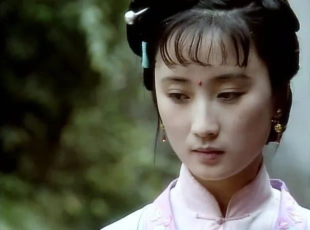 香菱的诗,香菱眉心的胭脂痣