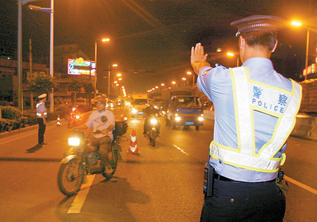 汽车年检过程中出了问题谁负责,汽车年检网上怎么解决