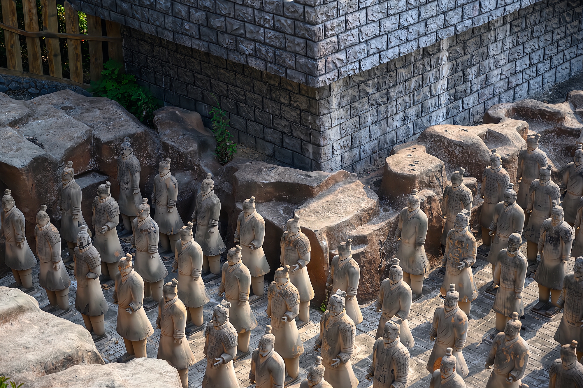 安徽兵马俑景区,安徽最大山寨兵马俑