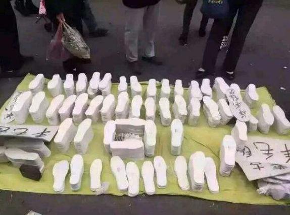 打篮球崴脚脱鞋捏脚,打篮球怎么避免崴脚