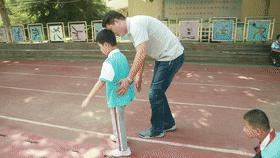 西安莲湖小学生踢足球,西安儿童踢足球