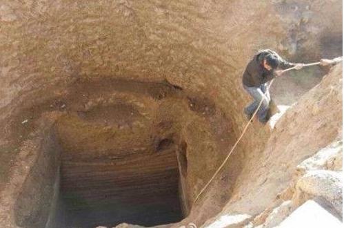 河南第一盗墓贼,盗墓九层妖塔挖出文物