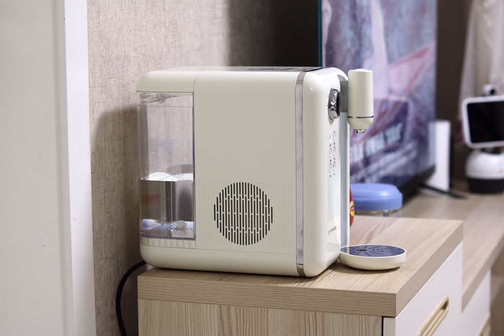 恒温可调半导体制冷水机,grossag和魔凡饮水机哪个好