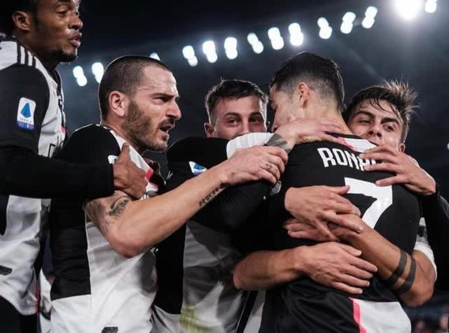 c罗拿金球奖的视频,c罗拿金球奖的瞬间