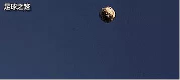 罗纳尔迪尼奥30米高停球,足球教学停球高空球