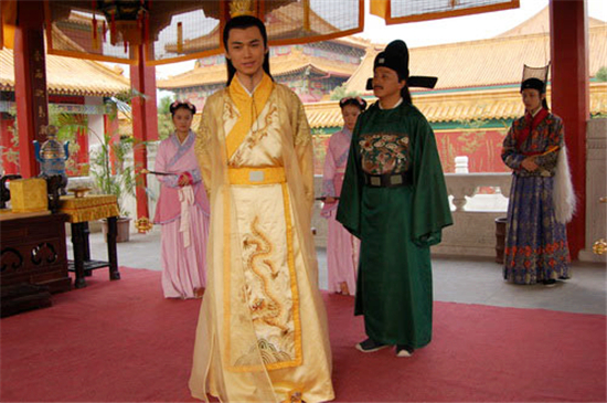 杨荣出生时，爷爷说：哭声雄壮，定能光宗耀祖！结果成为四朝宰相