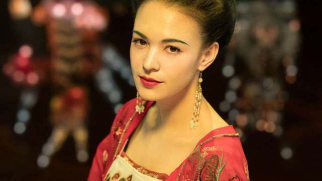 唐玄宗为杨玉环举办了什么,七月七日长生殿君王