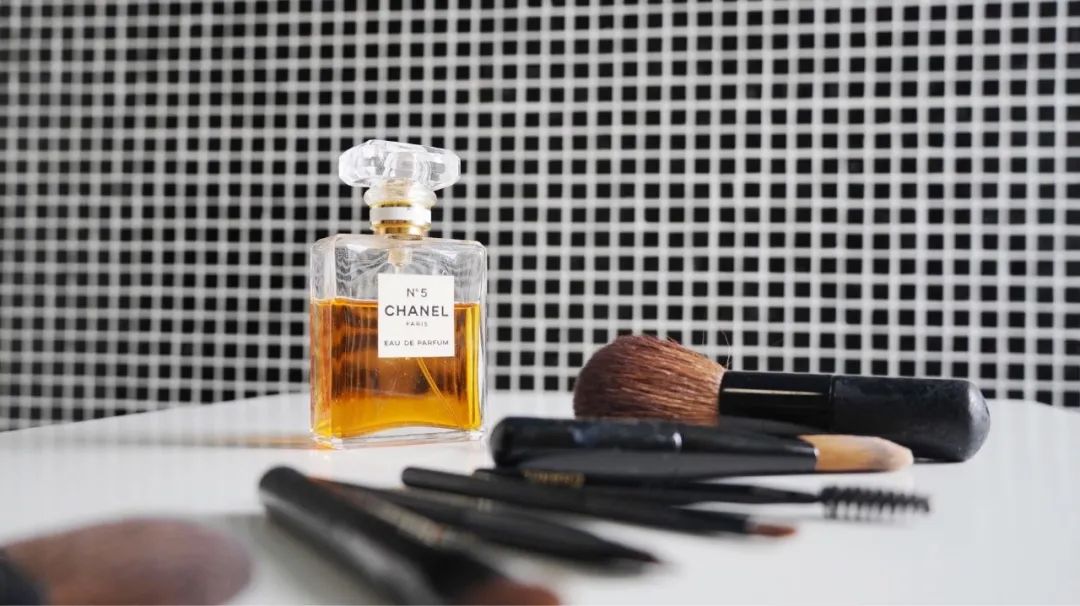 我终于找到比美妆蛋省粉100倍的宝藏刷子