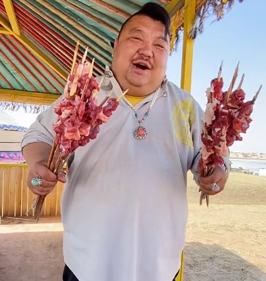 恩克直播带货无底线?“谎称”每天晚上吃肉喝奶茶,成功瘦了40斤