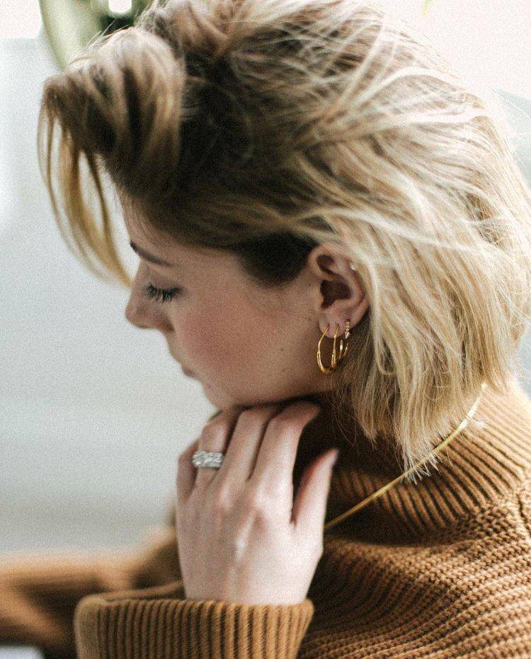 有时候质感就体现在小小的配件上，一件可以陪你穿梭日常的珠宝