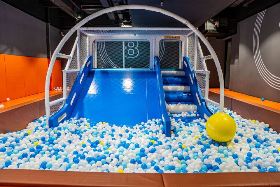 畅玩10000平米的主题乐园,郴州彩虹滑梯高空滑索