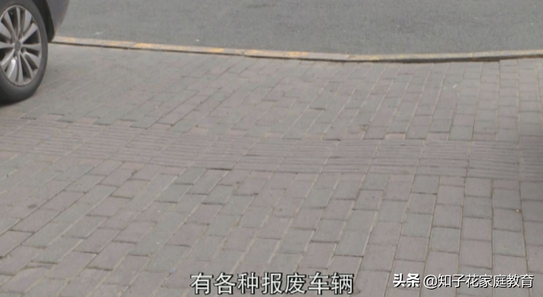 狠心爸爸“抛弃”失明女儿，背后真相令人泪崩......