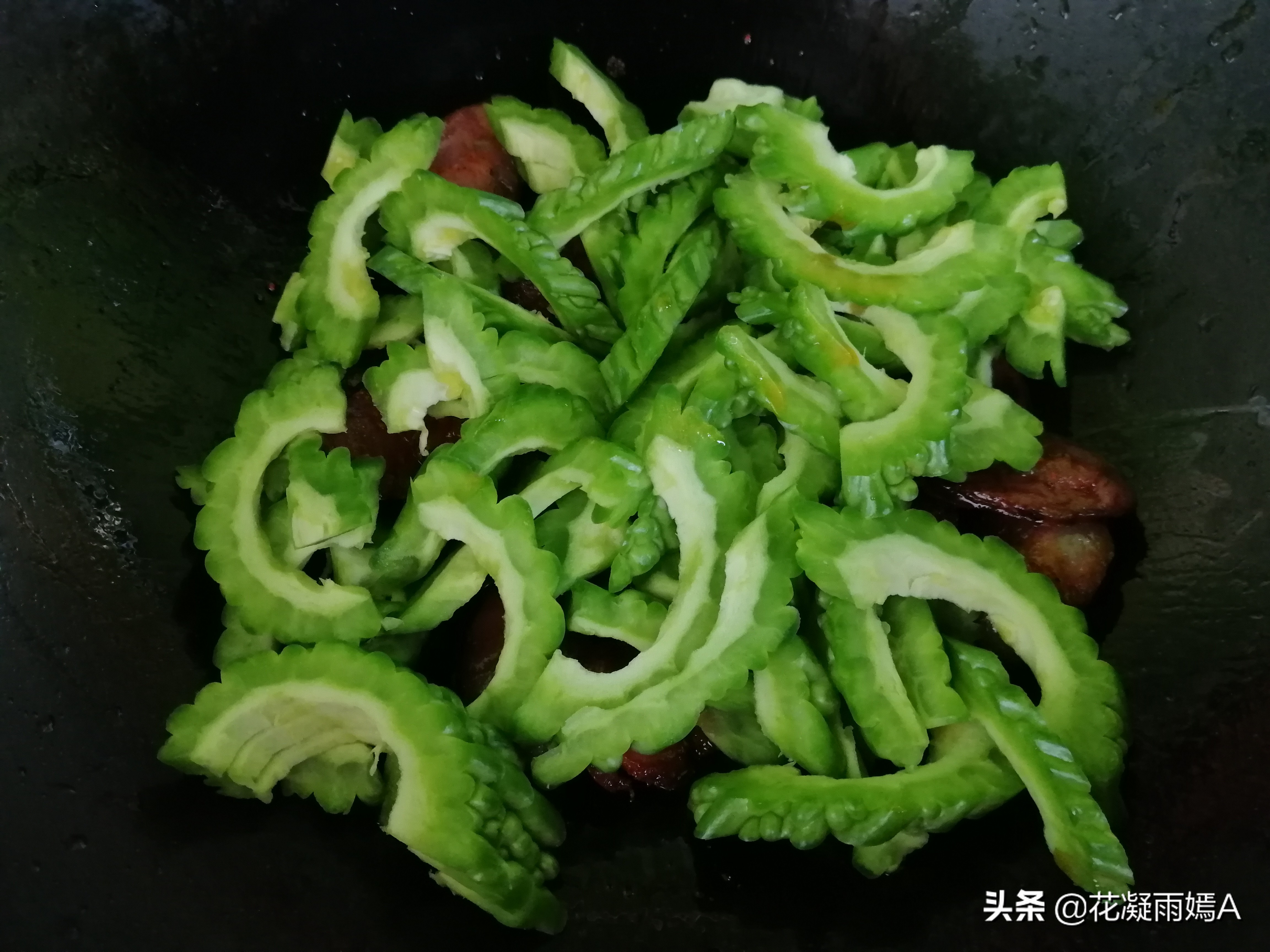 夏天要吃苦瓜，清热解暑，补充维C，常吃健脾开胃，1块钱1斤