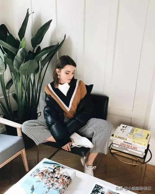 v领毛衣慵懒风显白显瘦,显瘦又百搭全靠这件v领毛衣