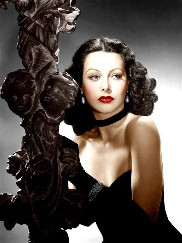 她是电影界全裸第一人，玩转好莱坞投身科学界，被称为手机之母