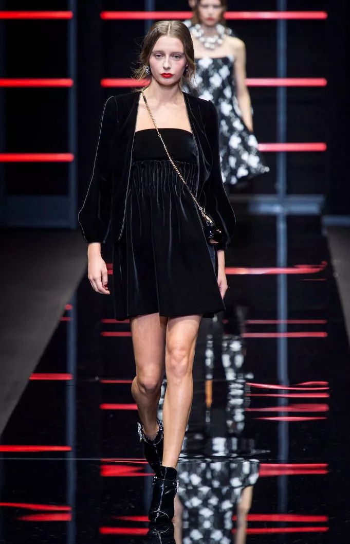 秋天穿丝绒太美太高级了 (轻薄高级的丝绒质地太讨人喜欢了)