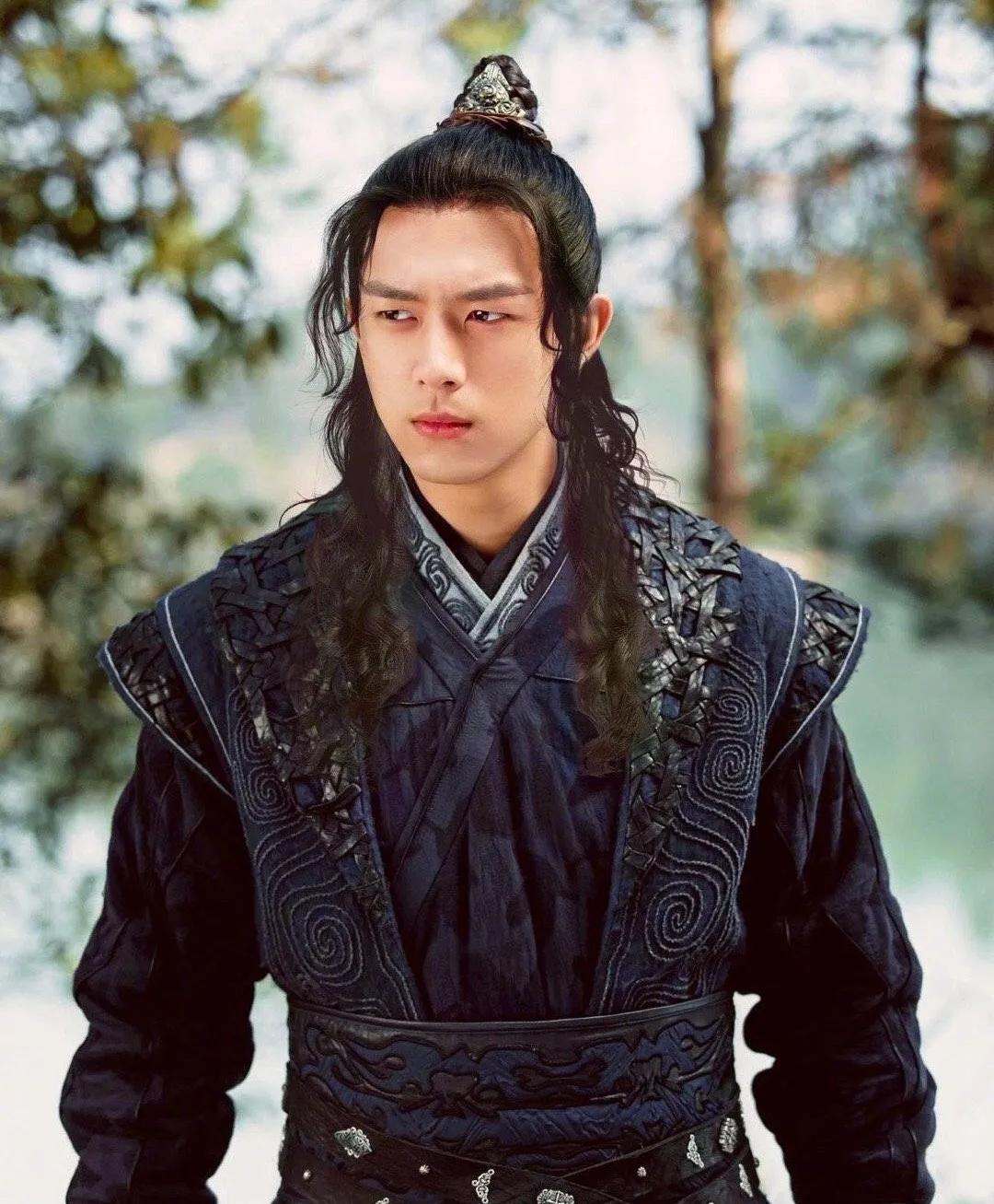 风云何润东照片,风云何润东演的哪个人物