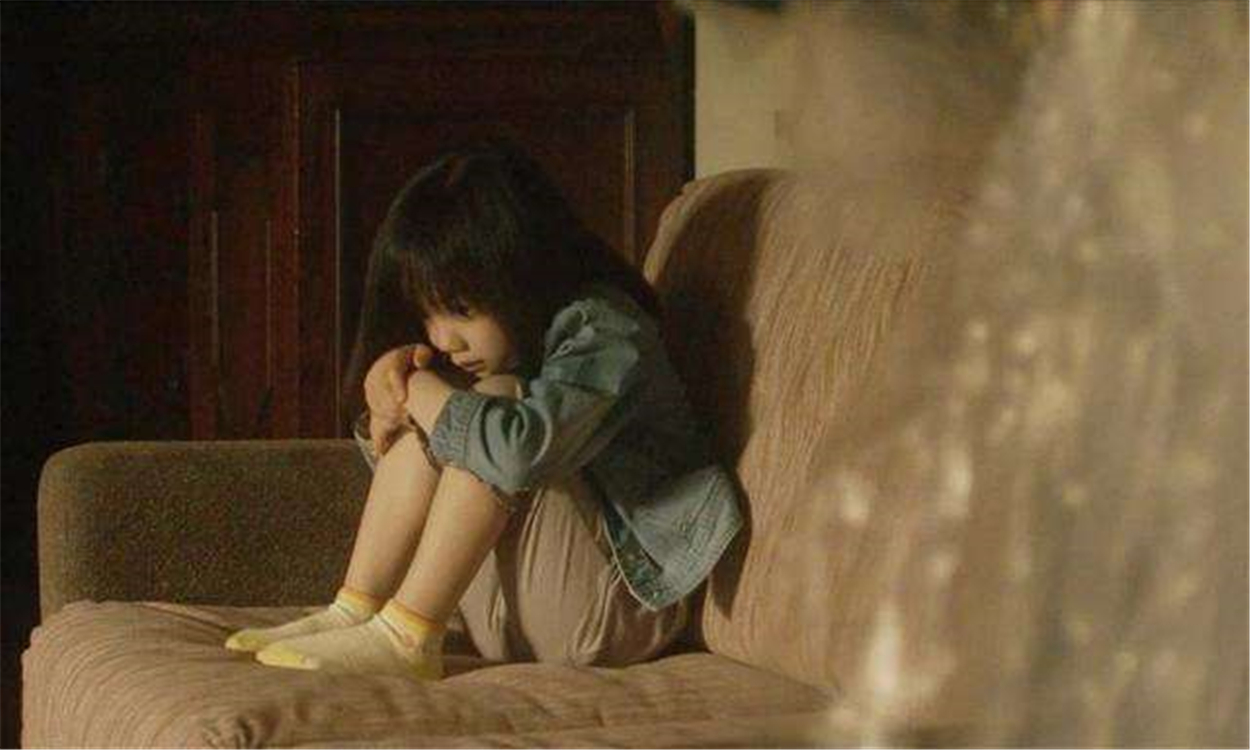 面对孩子的哭闹爸妈的正确做法,面对孩子哭闹家长正确的解决方法