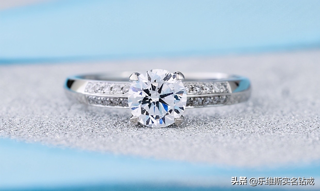 钻戒怎么选怎样辨别钻戒好坏,如何挑选钻戒最正确的方法