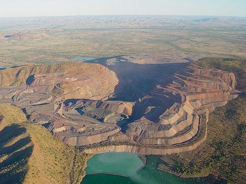 彩钻罕见还是无色钻石罕见,彩钻和无色钻哪个更闪