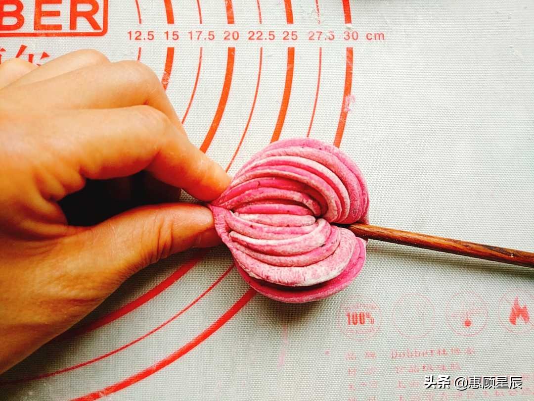 火龙果加鸡蛋加面粉做什么好吃,火龙果直接加面粉做好吃的