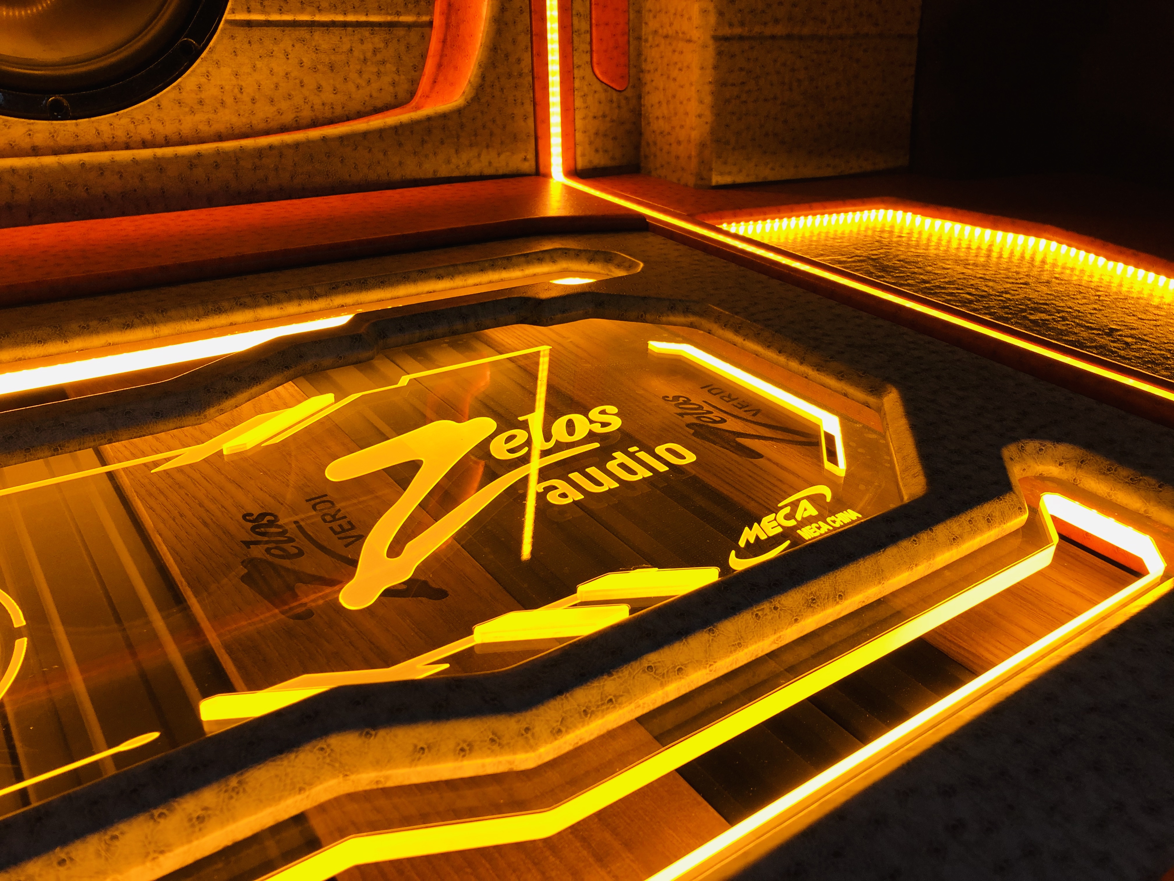 音皇丰田皇冠汽车音响改装桃木功放,视觉听觉双重享受