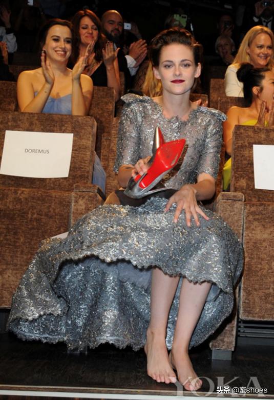 cl红底鞋裸色穿搭,cl红底高跟鞋展示