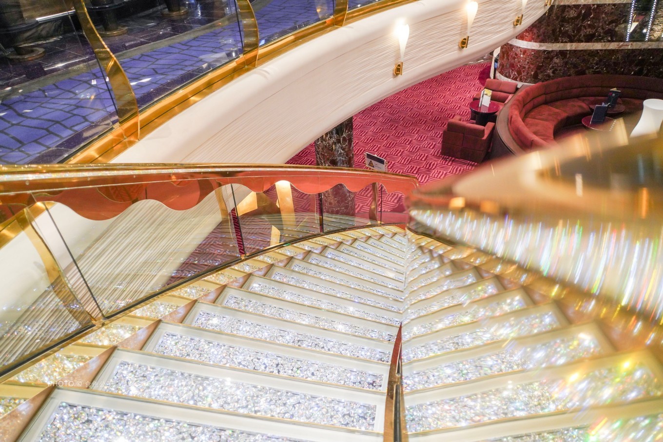 邮轮像海上养猪场,海上养猪场不负盛名