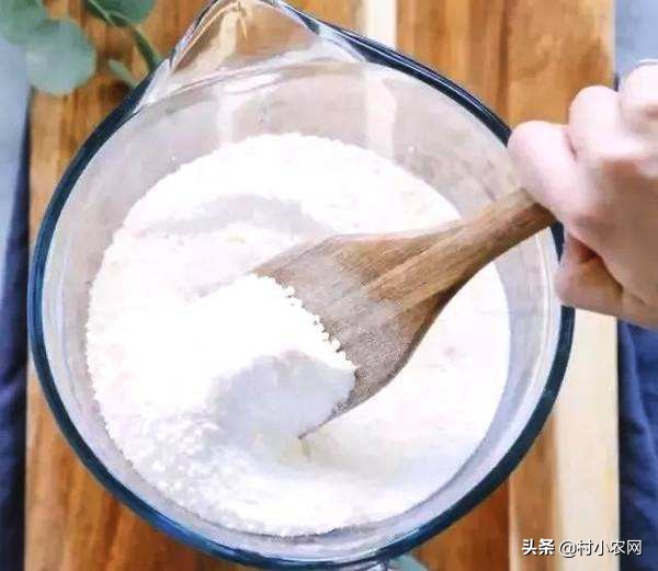 杨梅酸甜可口，但把杨梅汁弄到衣服上怎么办？这6种方法你用过吗?